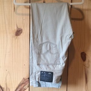 Levi’s 514 khaki jeans